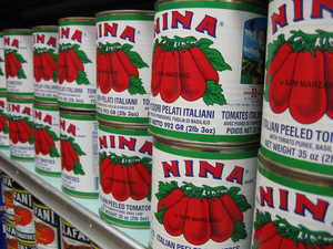 canned-tomatoes-by-thenestor.jpg