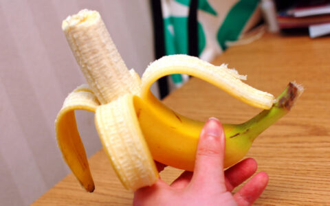 If you're opening banana peels from the stem end, you're doing it WRONG!