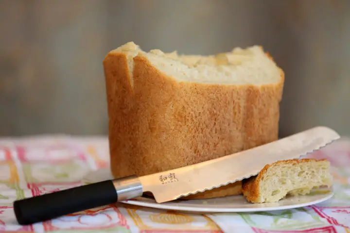 https://food.thefuntimesguide.com/files/bread-knife.jpg