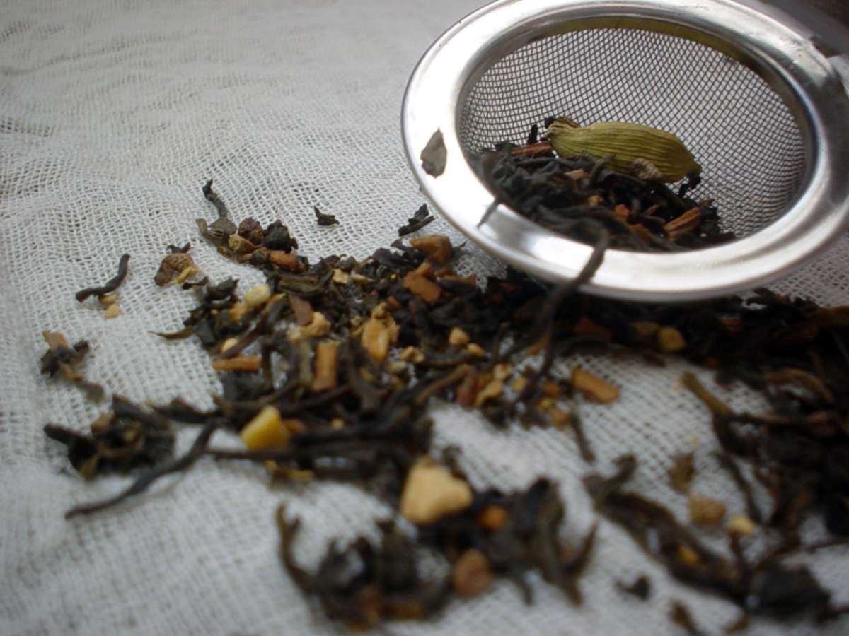 Do you know the differences between Japanese green teas and Chinese green teas? Here's the scoop!