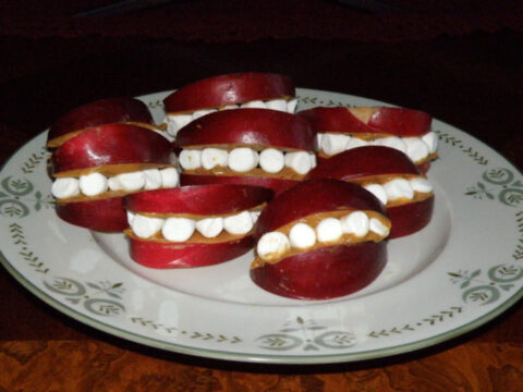 halloween-apple-lips