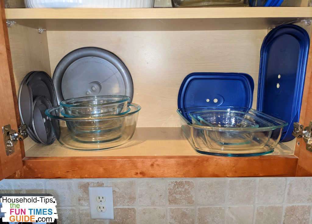 The very first set of Pyrex glass food storage containers I bought. Do NOT like these lids... see why! photo by Lynnette at TheFunTimesGuide.com The very first set of Pyrex glass food storage containers I bought. Do NOT like these lids... see why!