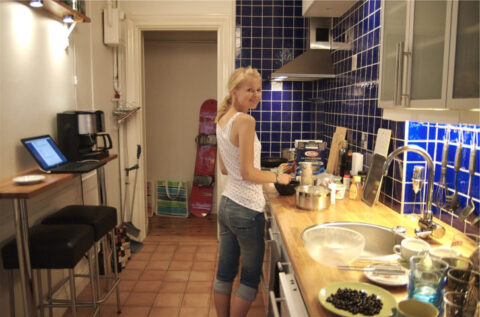 using-computer-in-the-kitchen using-computer-in-the-kitchen