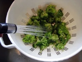 washing-vegetables-broccoli-by-trekkyandy